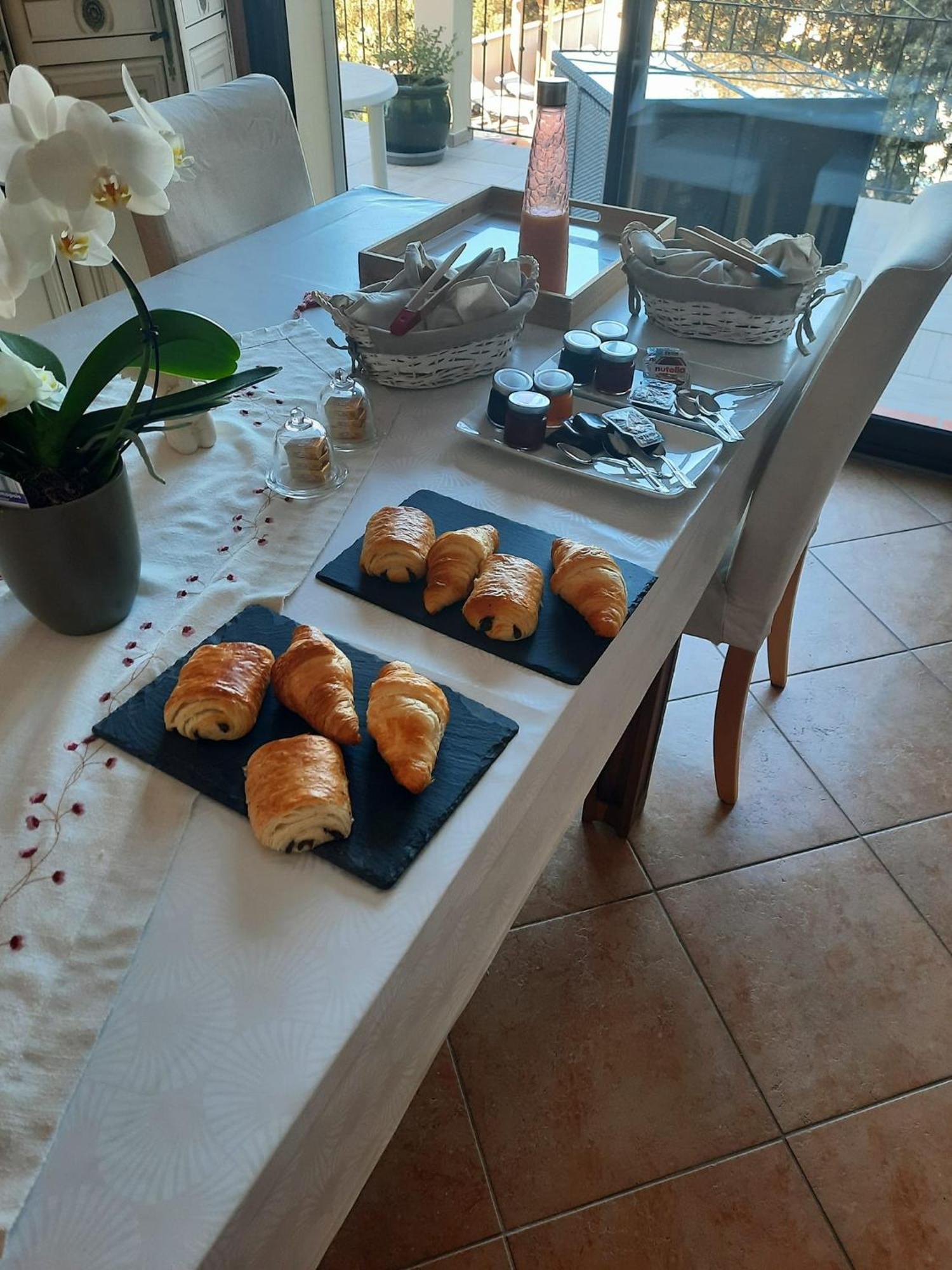 Villa Asunda B&B Spa & Sauna, Chambres D'Hotes Saint-Maximin エクステリア 写真
